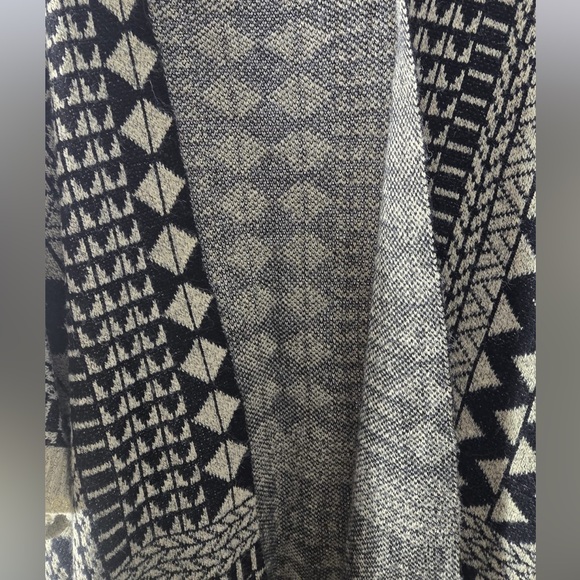 Boho Western Open-Front Tribal Pattern Fringe Sweater - Black & Cream - Picture 4 of 13